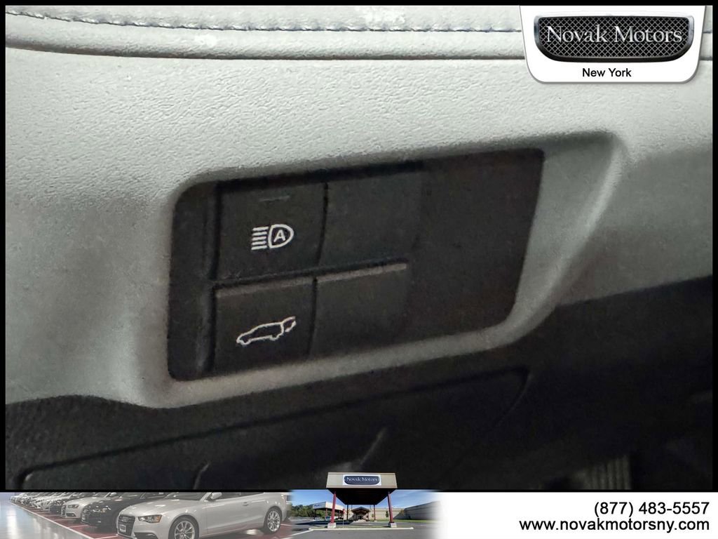 Used 2022 Toyota Highlander XLE image 12