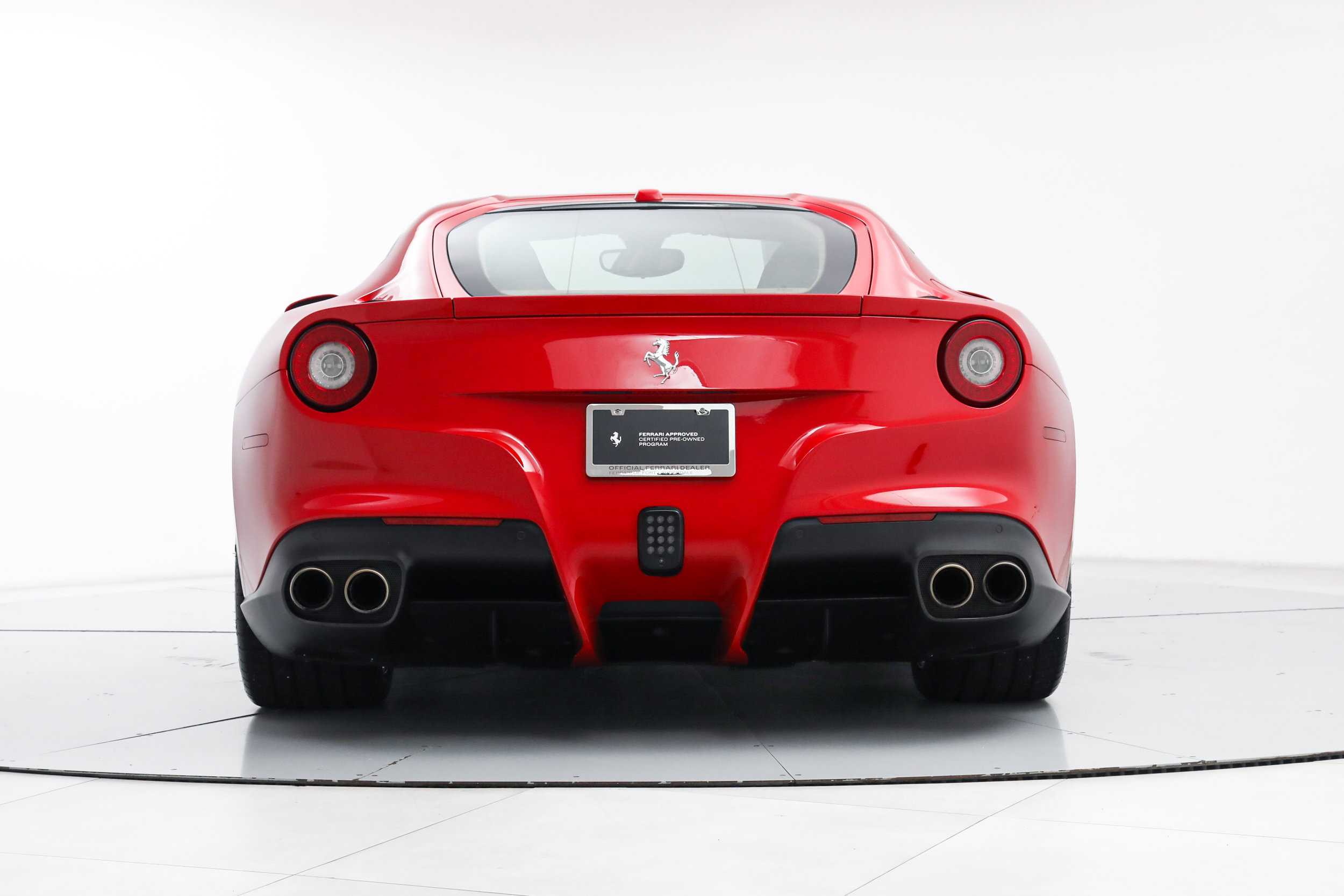 Used 2016 Ferrari F12 Berlinetta RWD image 8