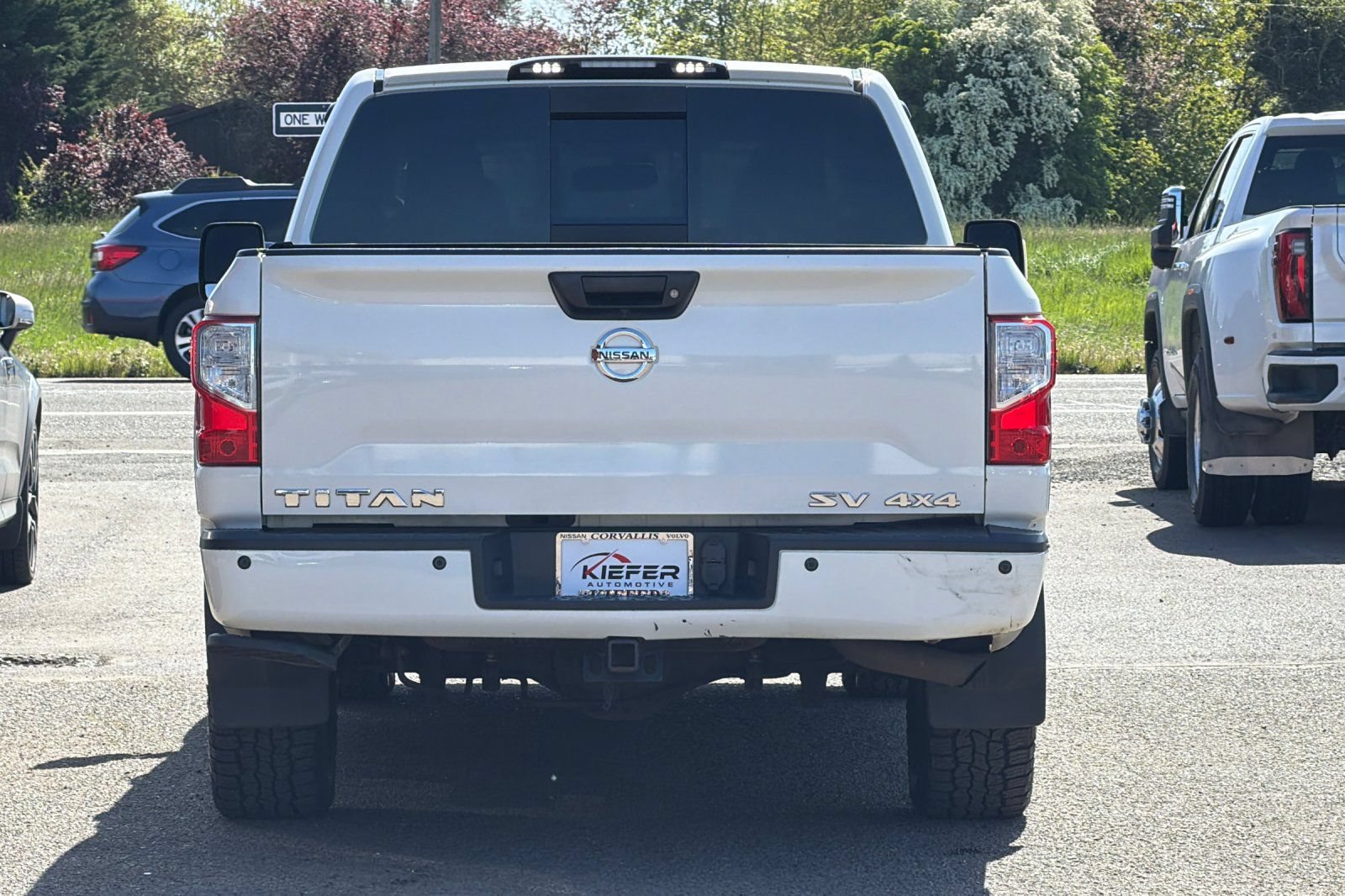 Used 2019 Nissan Titan SV w/ SV Convenience Package AWD/4WD image 5