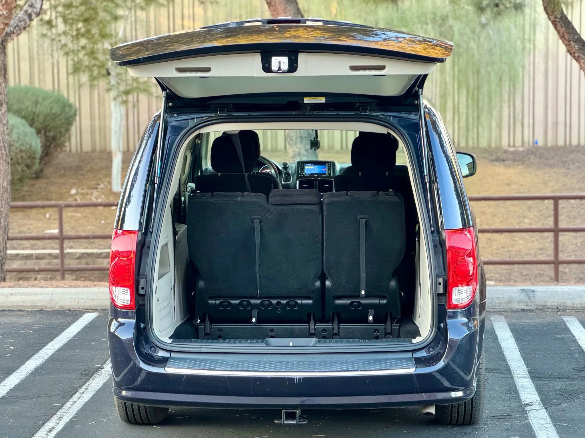 Used 2011 Dodge Grand Caravan Mainstreet image 9