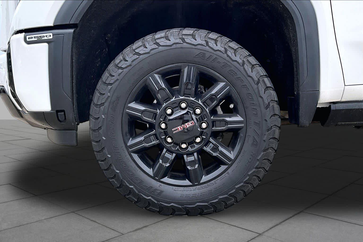 Used 2025 GMC Sierra 2500 AT4 w/ AT4 Premium Plus Package AWD/4WD image 10