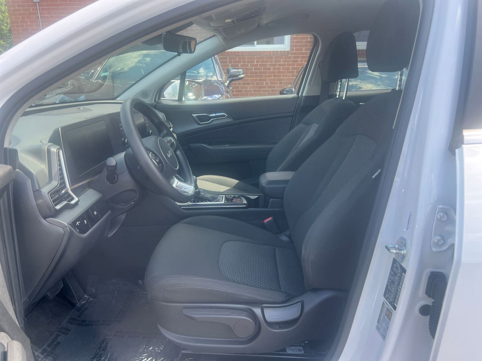 Used 2025 Kia Sportage LX FWD image 25