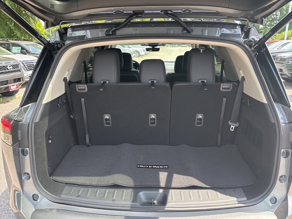 New 2026 Nissan Pathfinder SL w/ SL Premium Package FWD image 17
