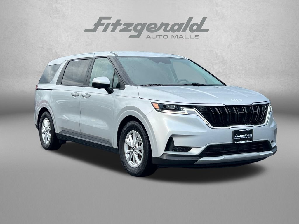 Used 2023 Kia Carnival LX FWD image 1