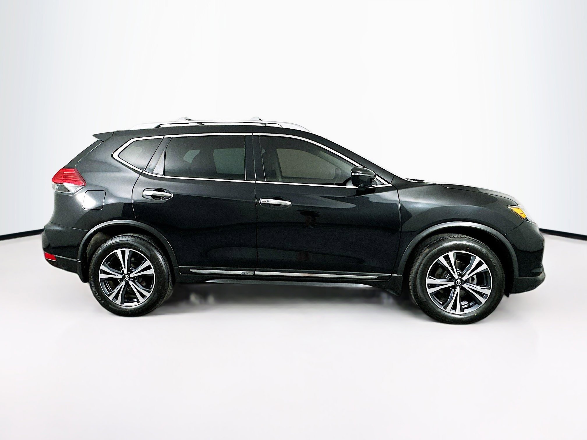 Used 2017 Nissan Rogue SL w/ SL Premium Package AWD/4WD image 10