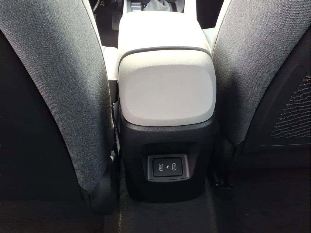 New 2026 Hyundai Elantra Limited FWD image 11
