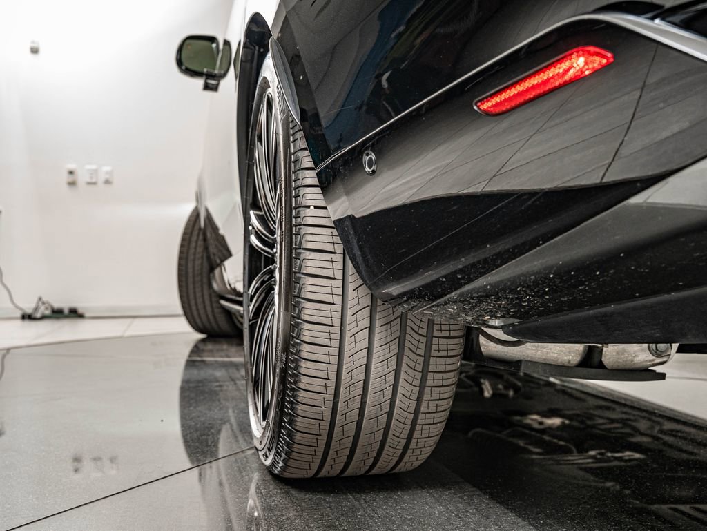 Certified 2025 Land Rover Range Rover Long Wheelbase SE AWD/4WD image 44