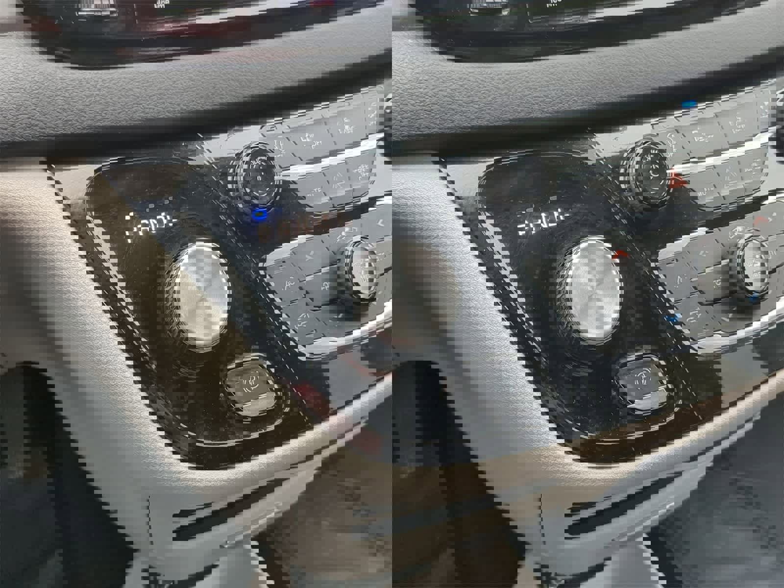 Certified 2023 Chrysler Pacifica Touring-L image 30