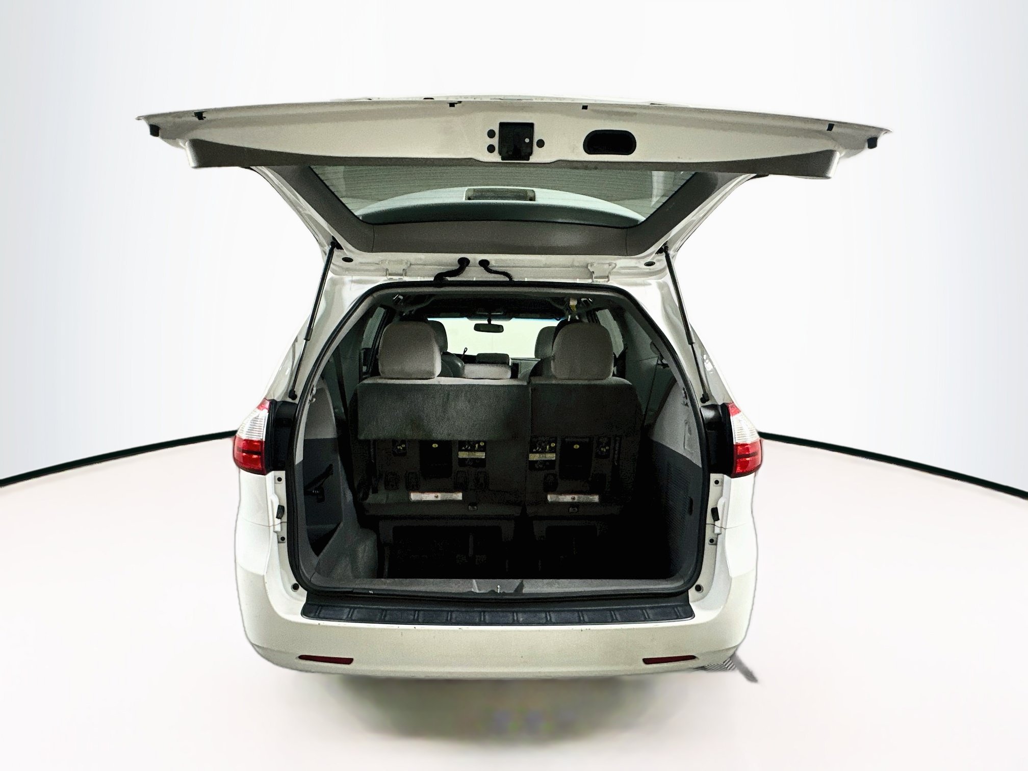 Used 2017 Toyota Sienna LE FWD image 28