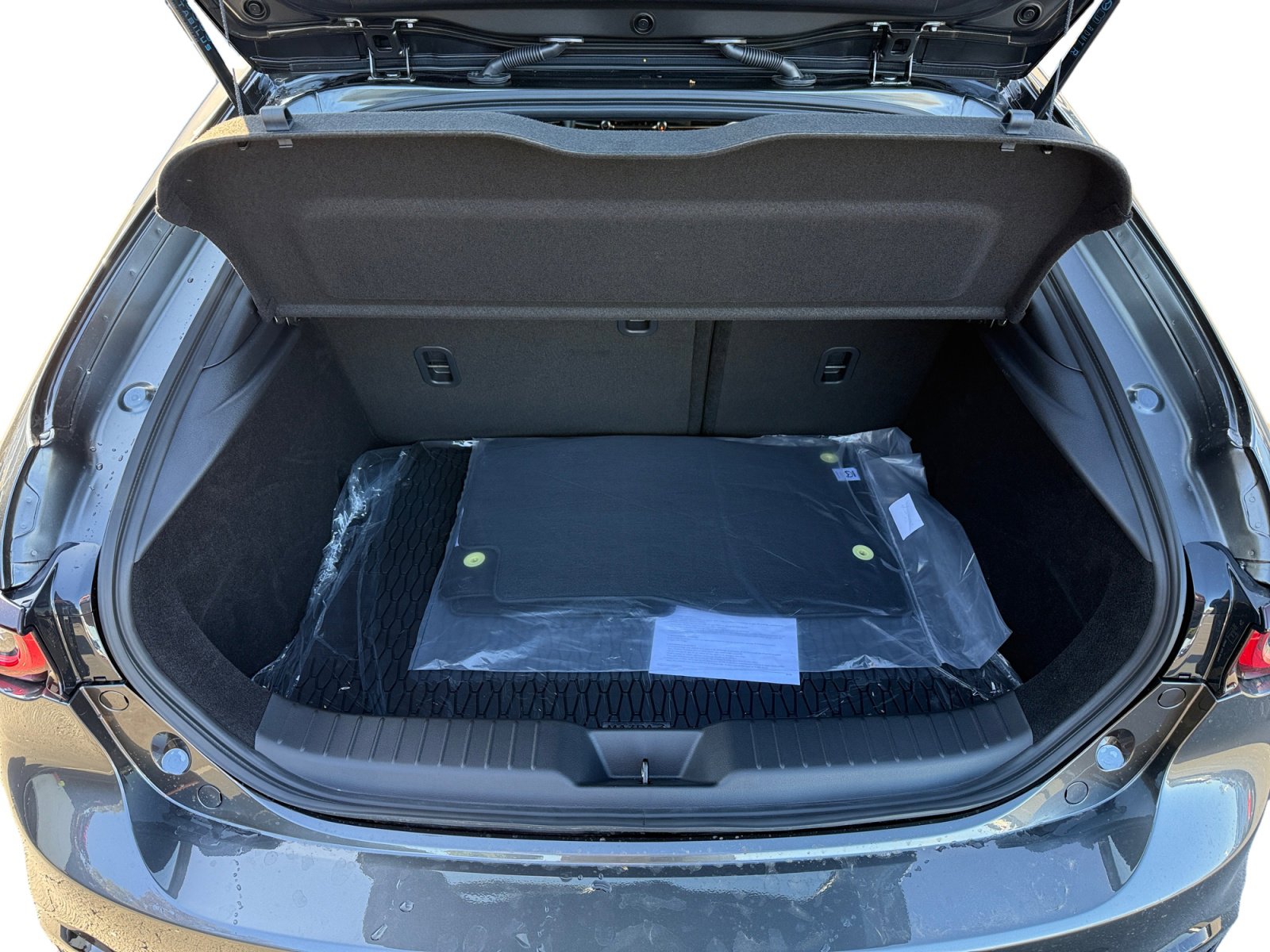New 2026 MAZDA MAZDA3 Hatchback w/Premium Plus Pkg image 17