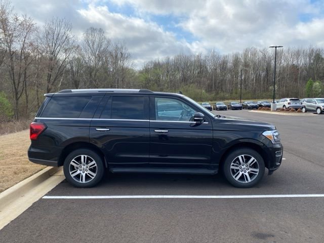 Used 2024 Ford Expedition Limited image 4