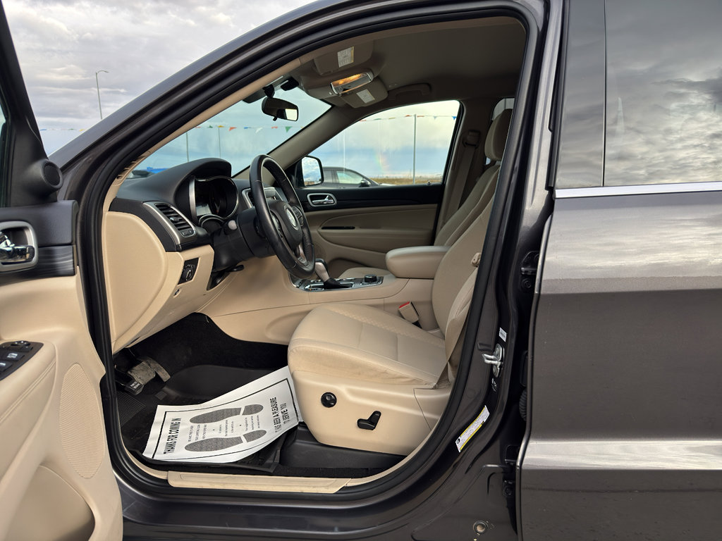 Used 2021 Jeep Grand Cherokee Laredo image 11