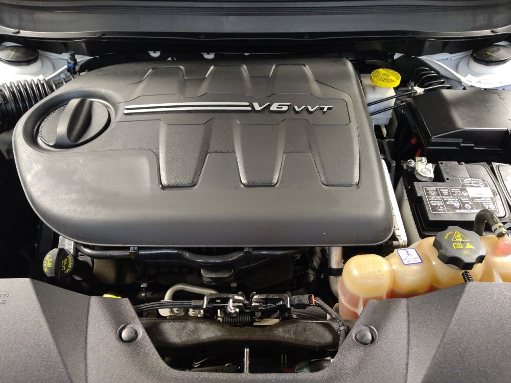 Used 2019 Jeep Cherokee Latitude Plus FWD image 30