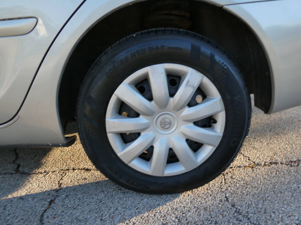 Used 2005 Toyota Camry LE FWD image 30
