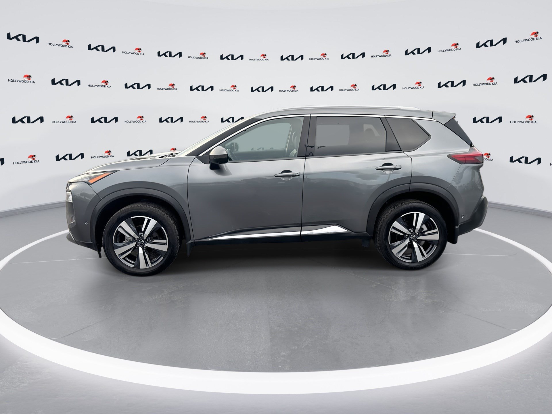 Used 2023 Nissan Rogue SL w/ SL Premium Package FWD image 5