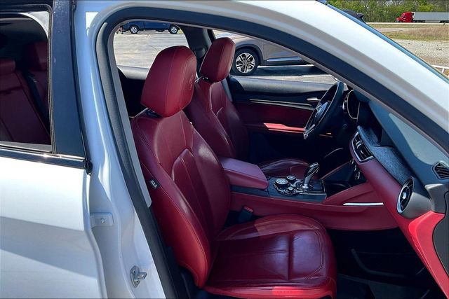 Used 2019 Alfa Romeo Stelvio w/ Nero Edizione image 29
