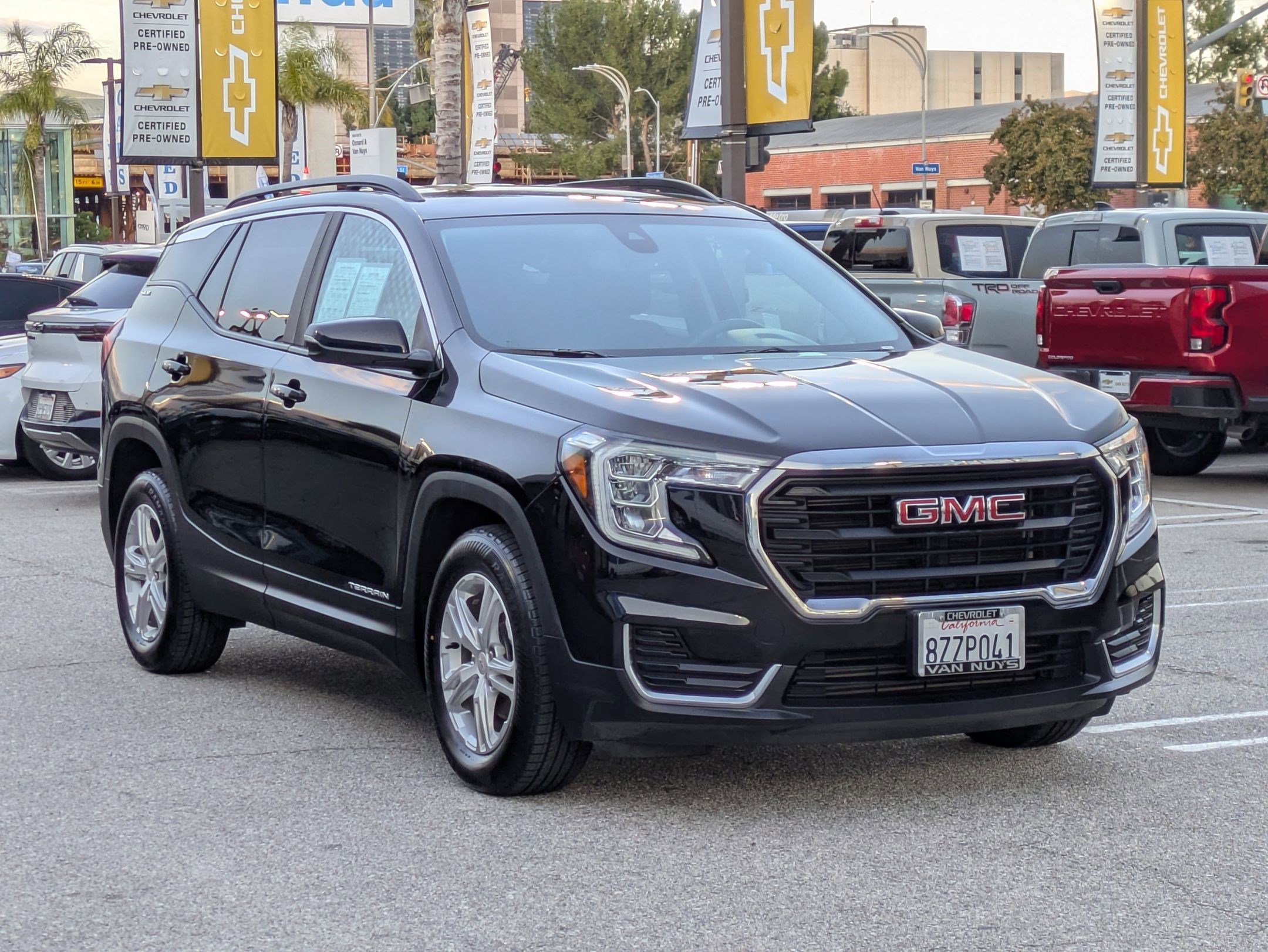 Certified 2022 GMC Terrain SLE w/ Driver Convenience Package image 3