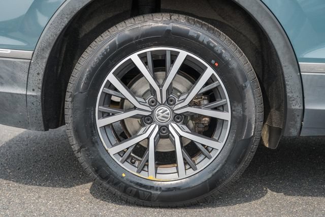 Used 2020 Volkswagen Tiguan SE w/ Panoramic Sunroof Package AWD/4WD image 14