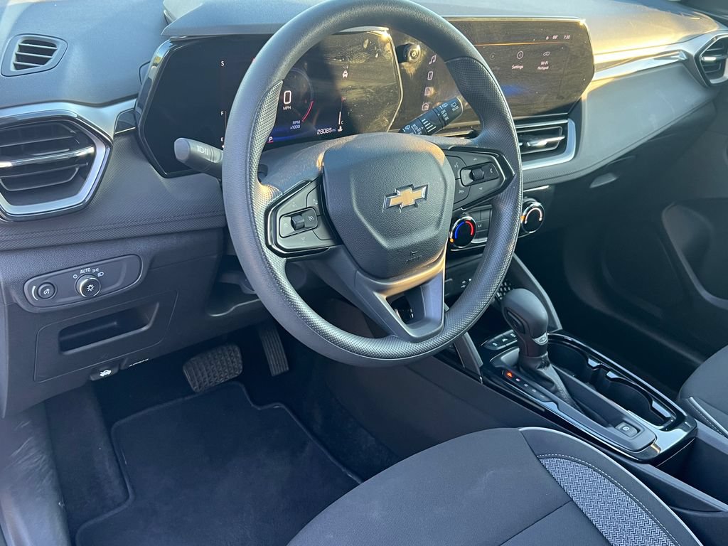 Used 2025 Chevrolet TrailBlazer LT AWD/4WD image 17