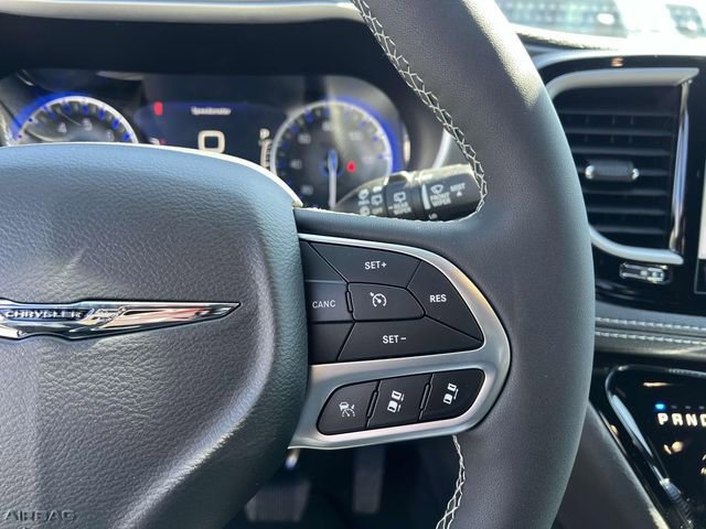 New 2025 Chrysler Pacifica Select FWD image 18