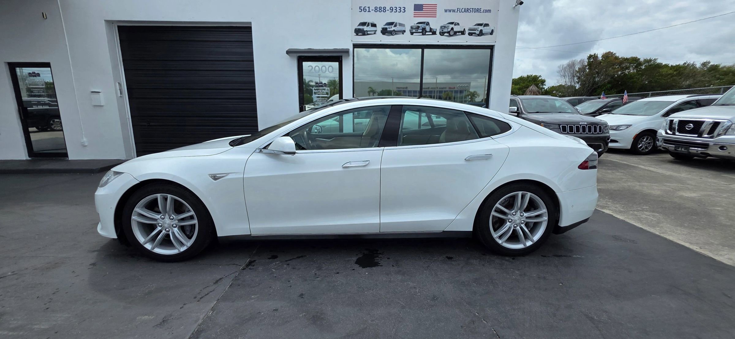 Used 2014 Tesla Model S 85 image 4