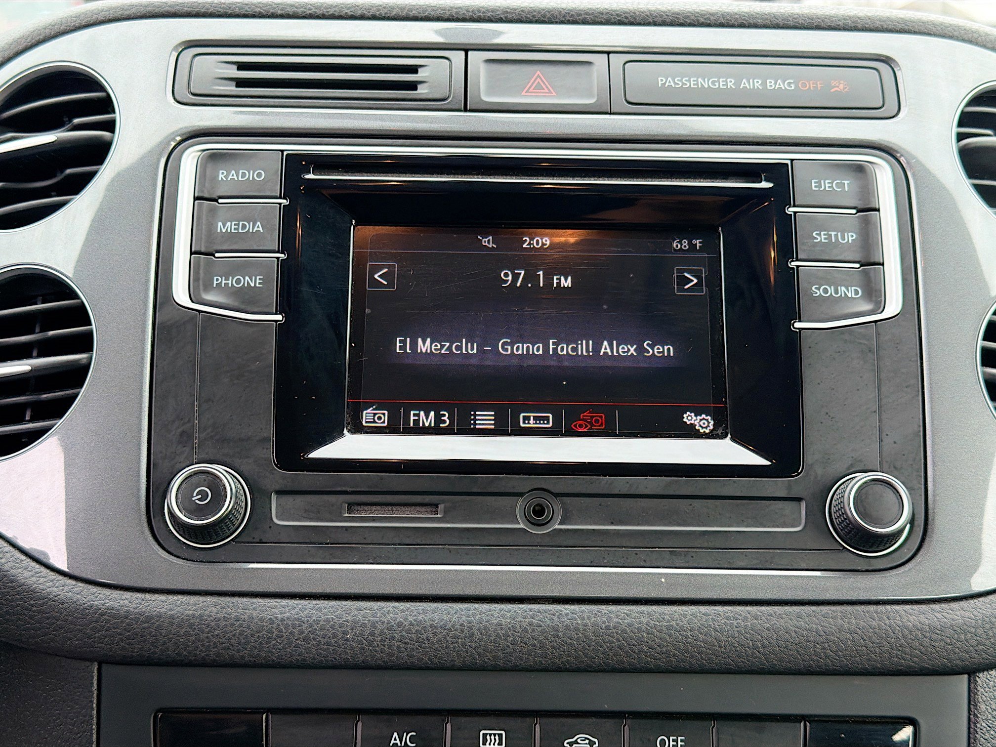 Used 2017 Volkswagen Tiguan Limited image 29