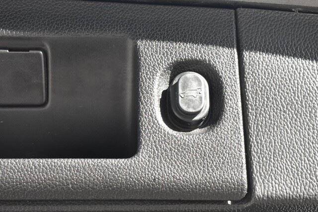 Used 2016 Cadillac Escalade Platinum AWD/4WD image 27