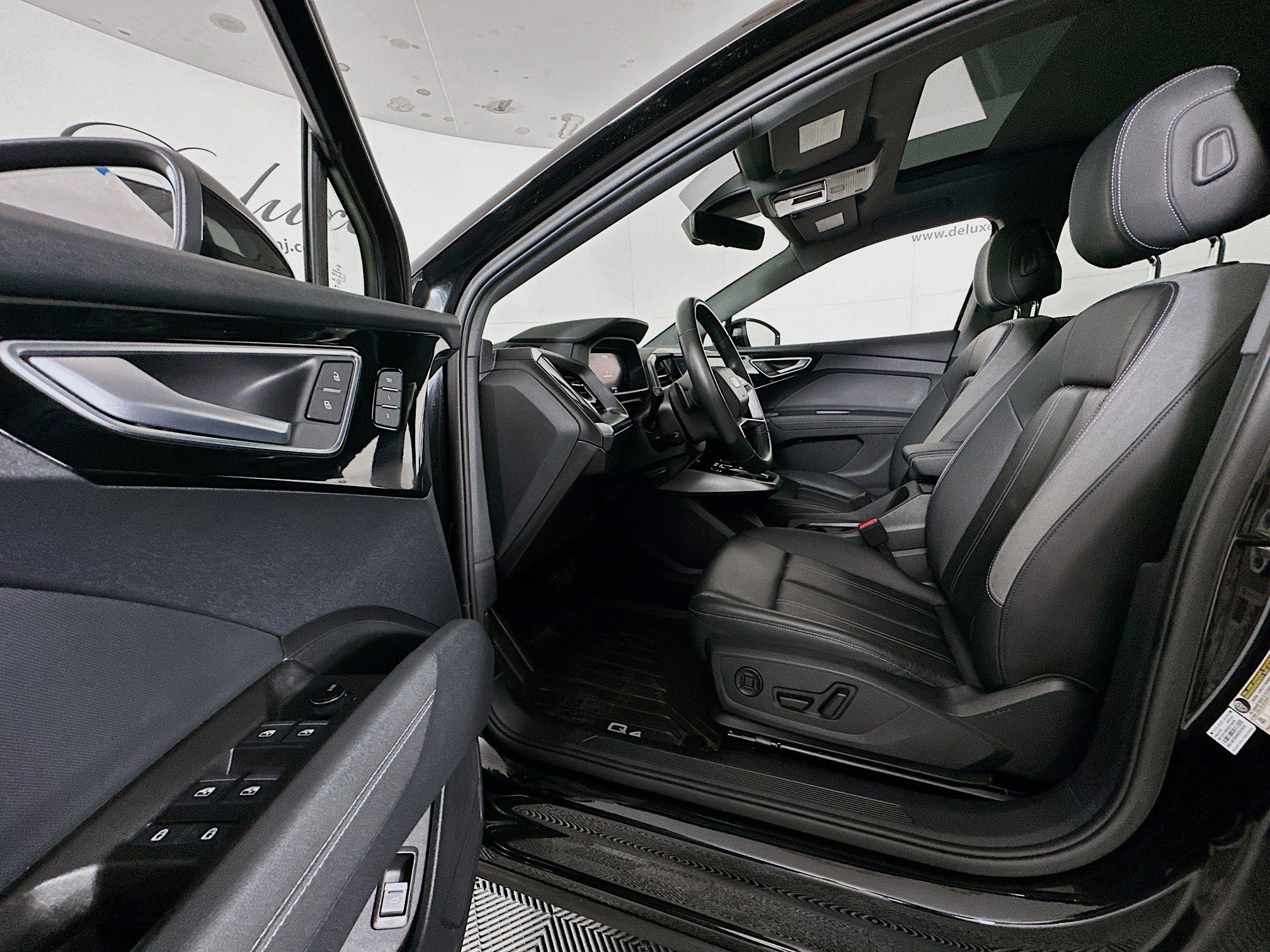 Used 2024 Audi Q4 e-tron Premium Plus w/ Premium Plus image 20