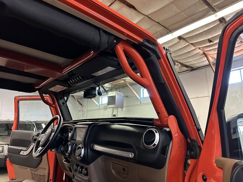 Used 2015 Jeep Wrangler Rubicon w/ Power Convenience Group image 40