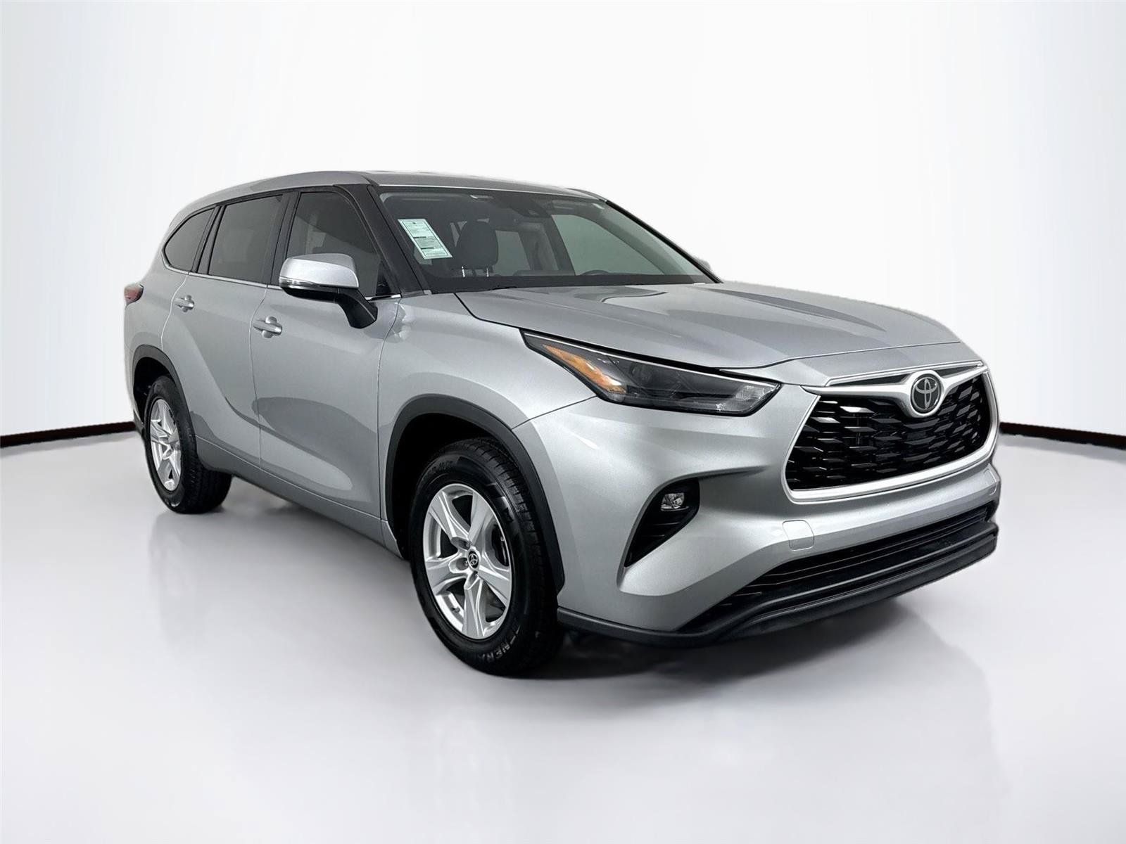 Used 2023 Toyota Highlander LE FWD image 9