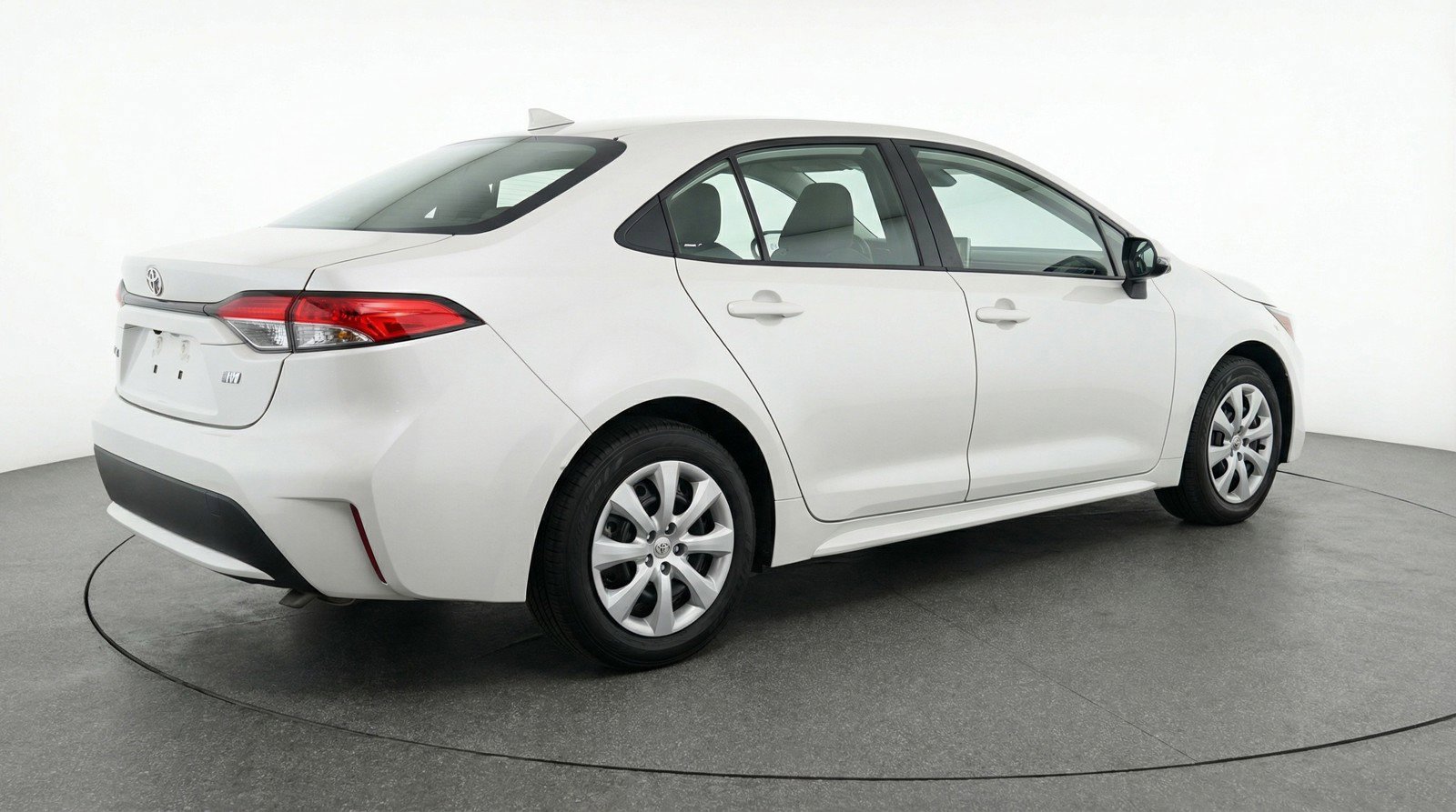 Used 2025 Toyota Corolla LE image 9