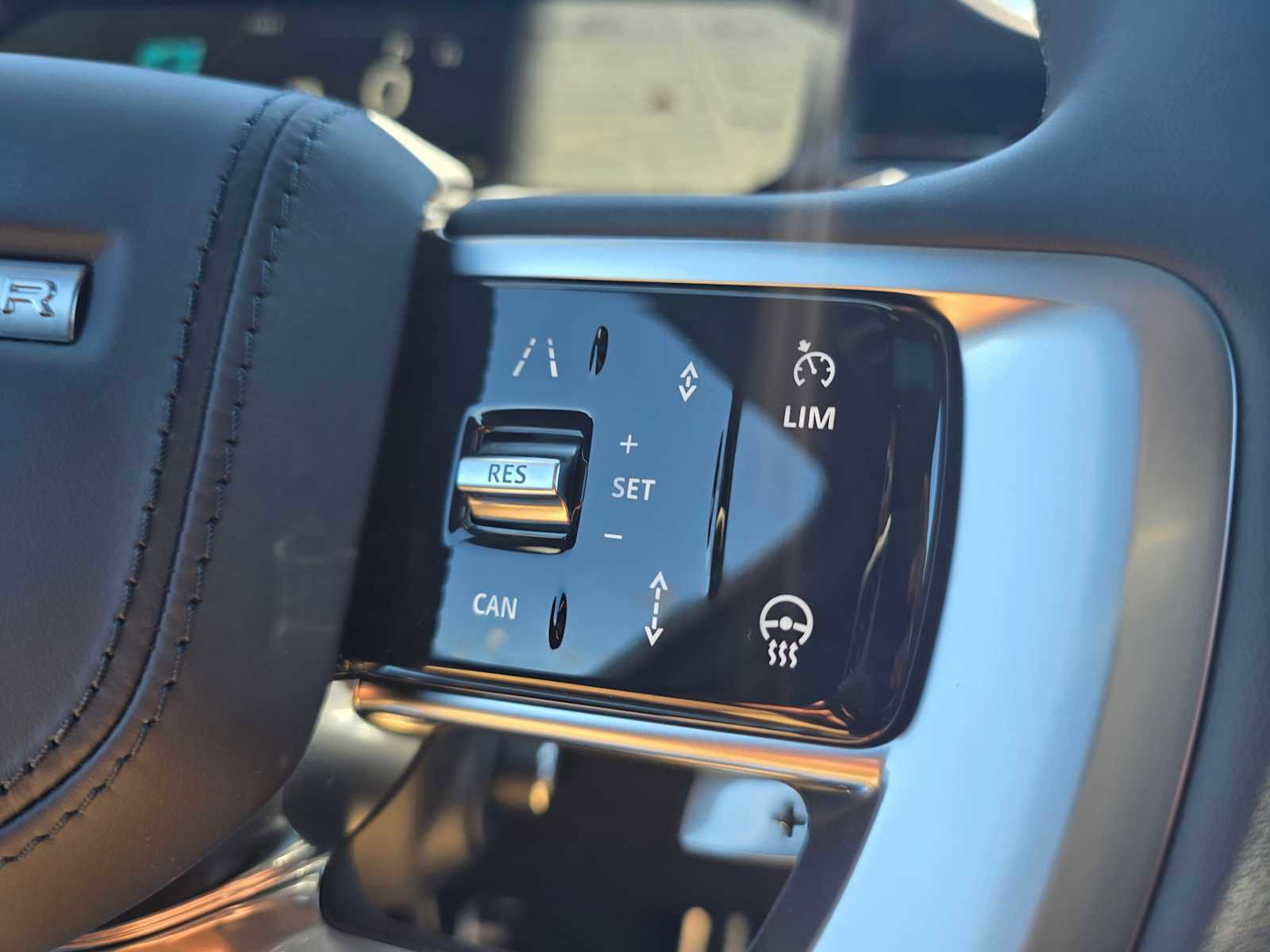 New 2025 Land Rover Range Rover SE image 32