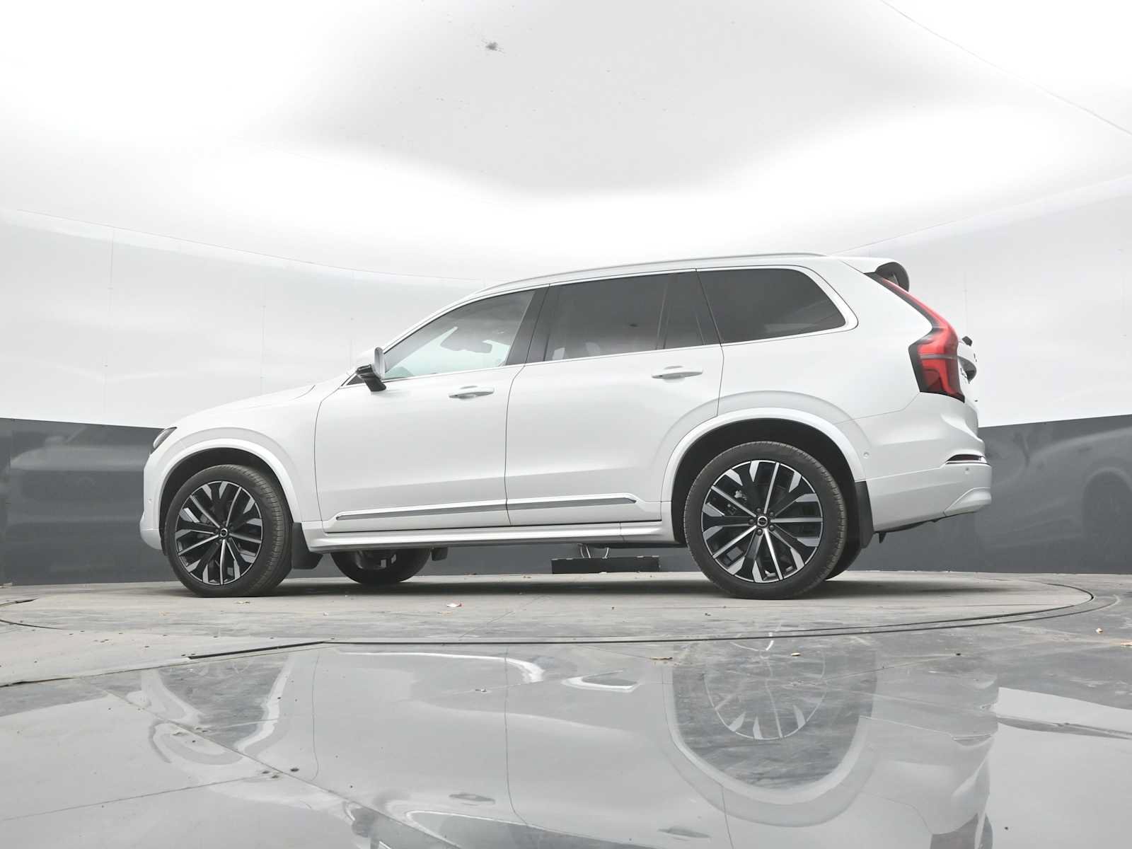 Used 2026 Volvo XC90 B6 Ultra w/ Protection Package AWD/4WD image 39
