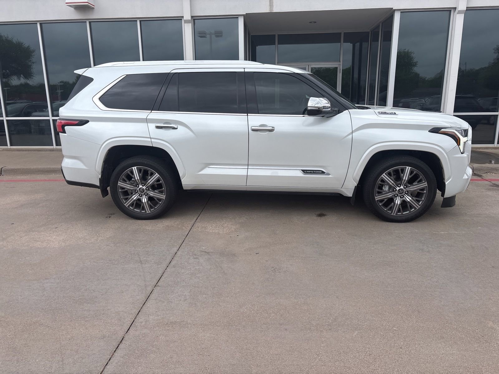 Used 2023 Toyota Sequoia Capstone AWD/4WD image 5