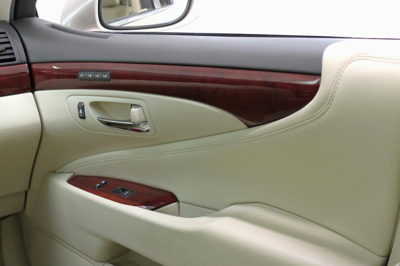 Used 2012 Lexus LS 460 w/ Luxury Value Edition RWD image 56