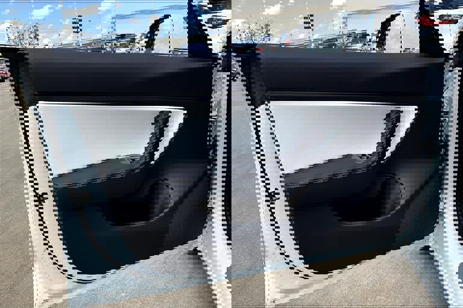 Used 2019 Tesla Model 3 Standard Range Plus image 18