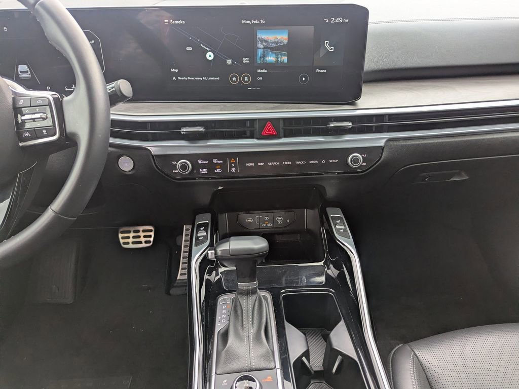 Used 2024 Kia Sorento SX image 13