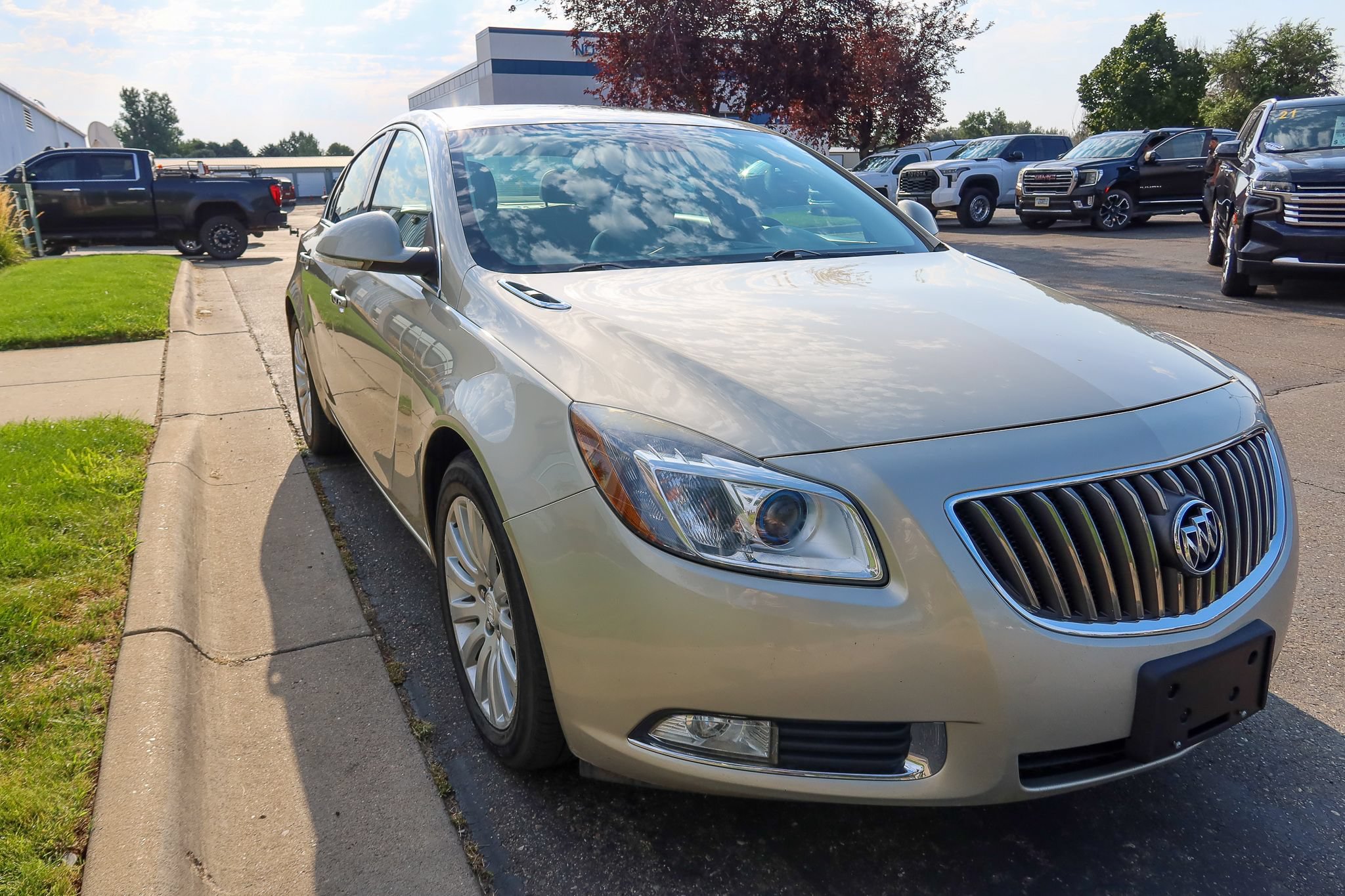 Used 2013 Buick Regal Premium FWD image 5