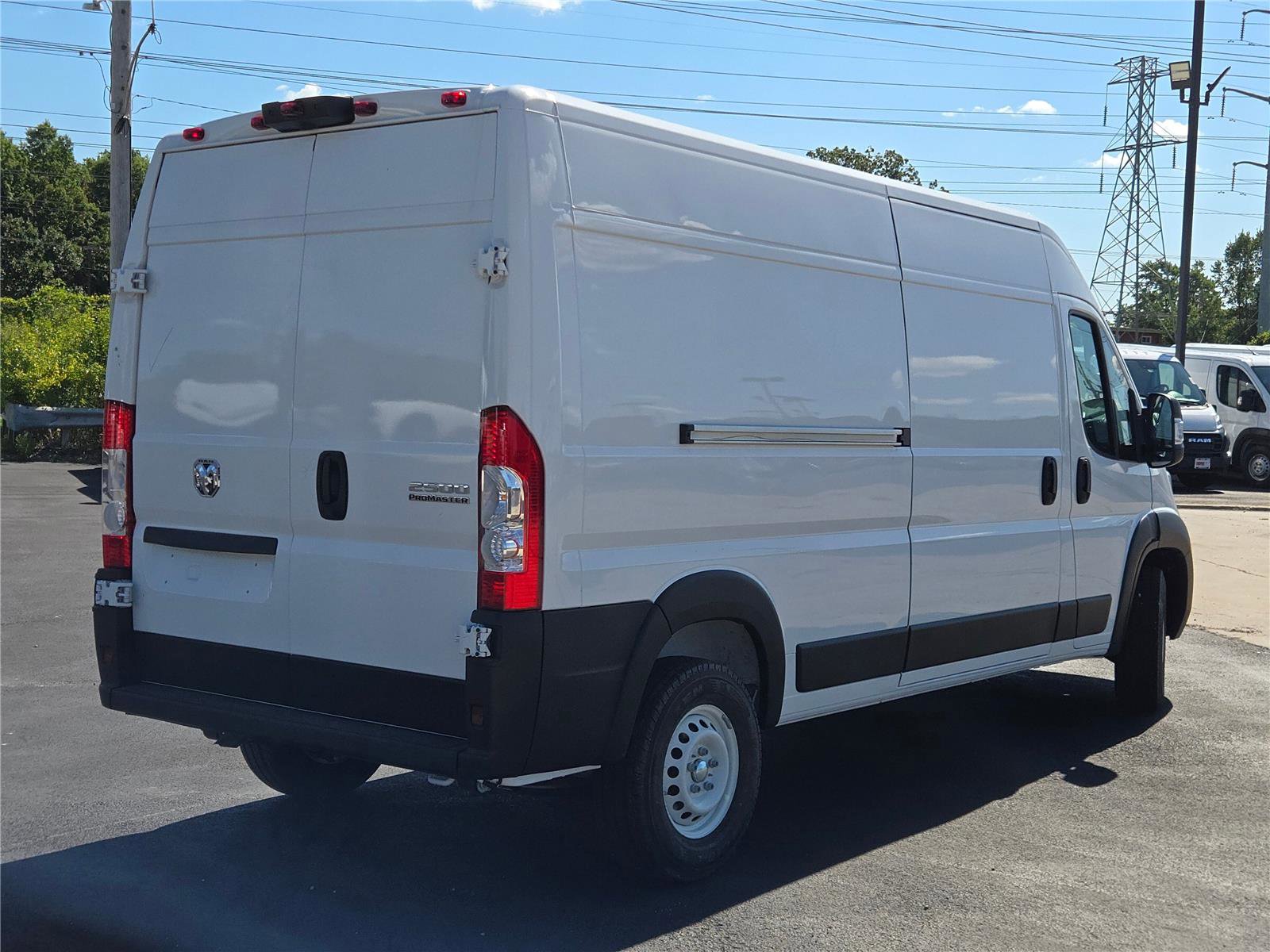 Used 2025 RAM ProMaster 2500 w/ Convenience Group image 12