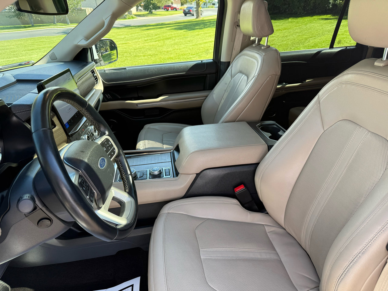 Used 2022 Ford Expedition Max Limited image 8