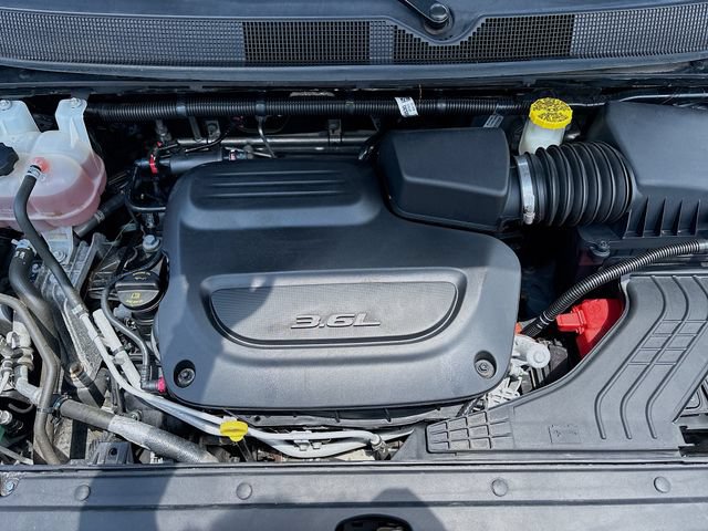 Used 2023 Chrysler Pacifica Touring-L FWD image 32