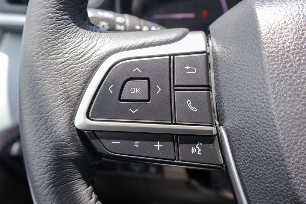 Used 2025 Toyota Sienna XLE FWD image 15