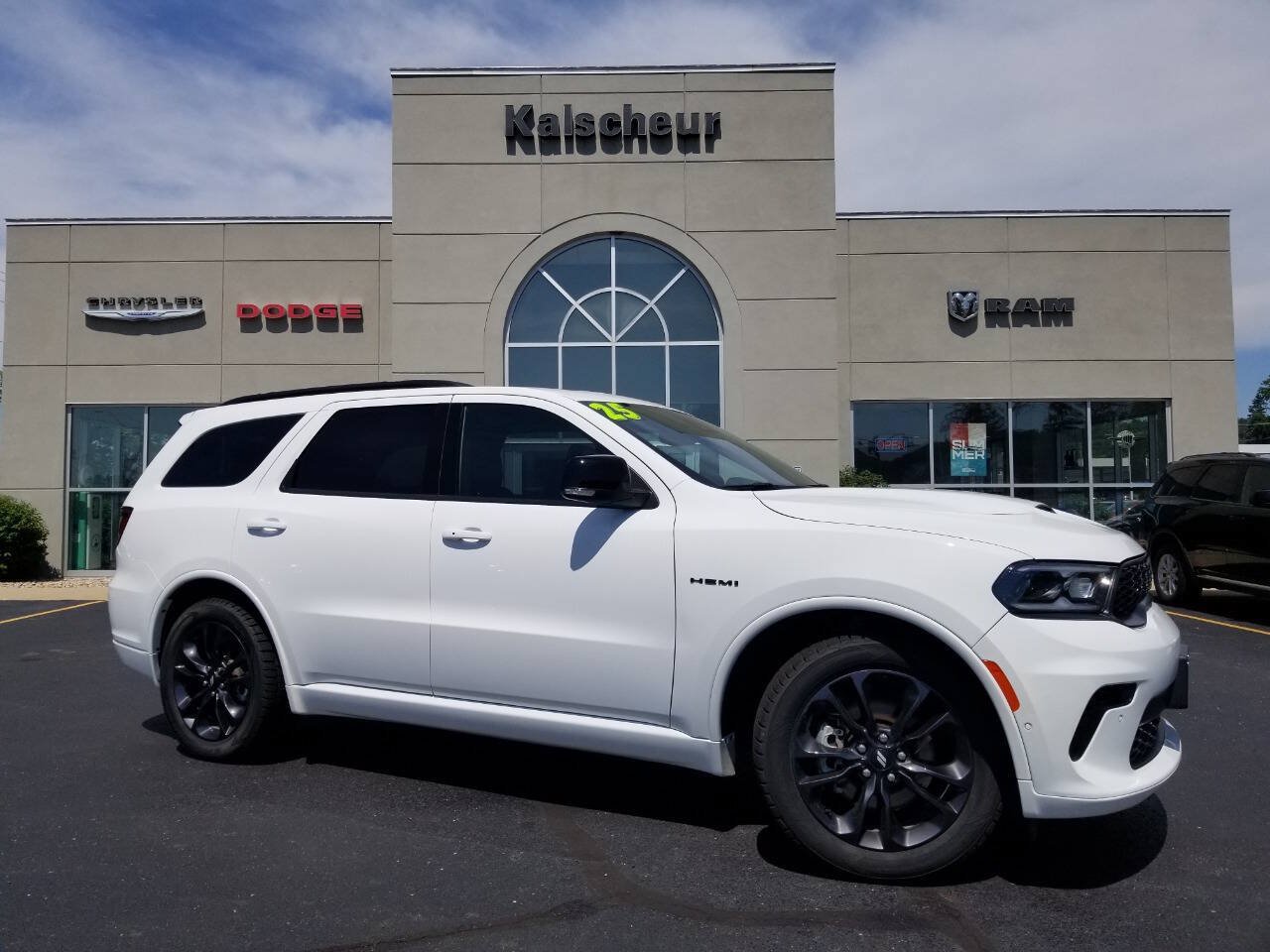 Certified 2025 Dodge Durango R/T w/ Blacktop Package AWD/4WD image 1
