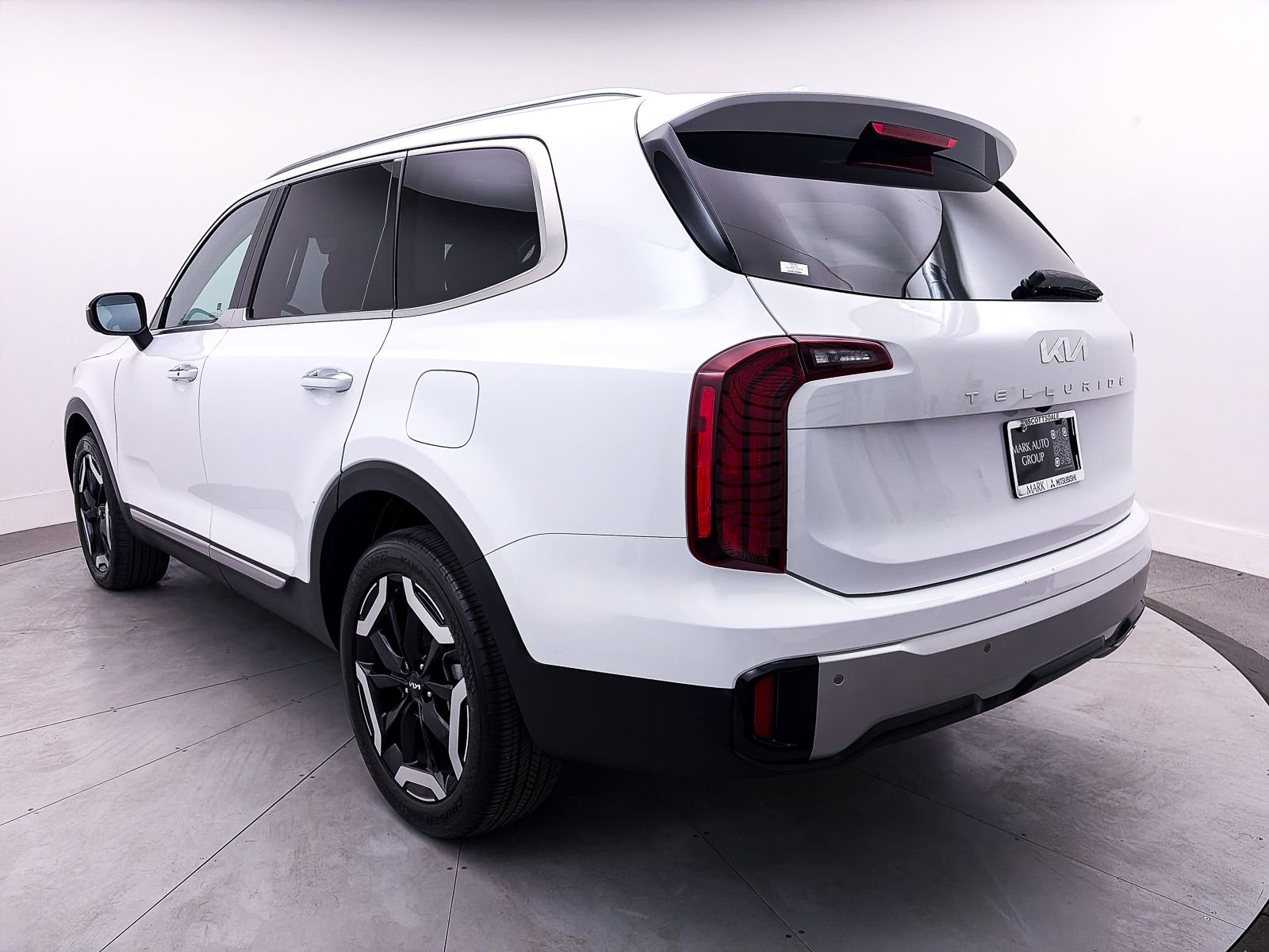 Used 2024 Kia Telluride S image 13