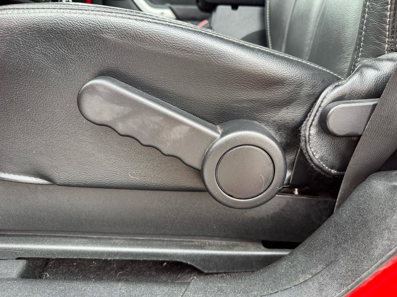 Used 2018 Jeep Wrangler Sahara w/ Connectivity Group image 10