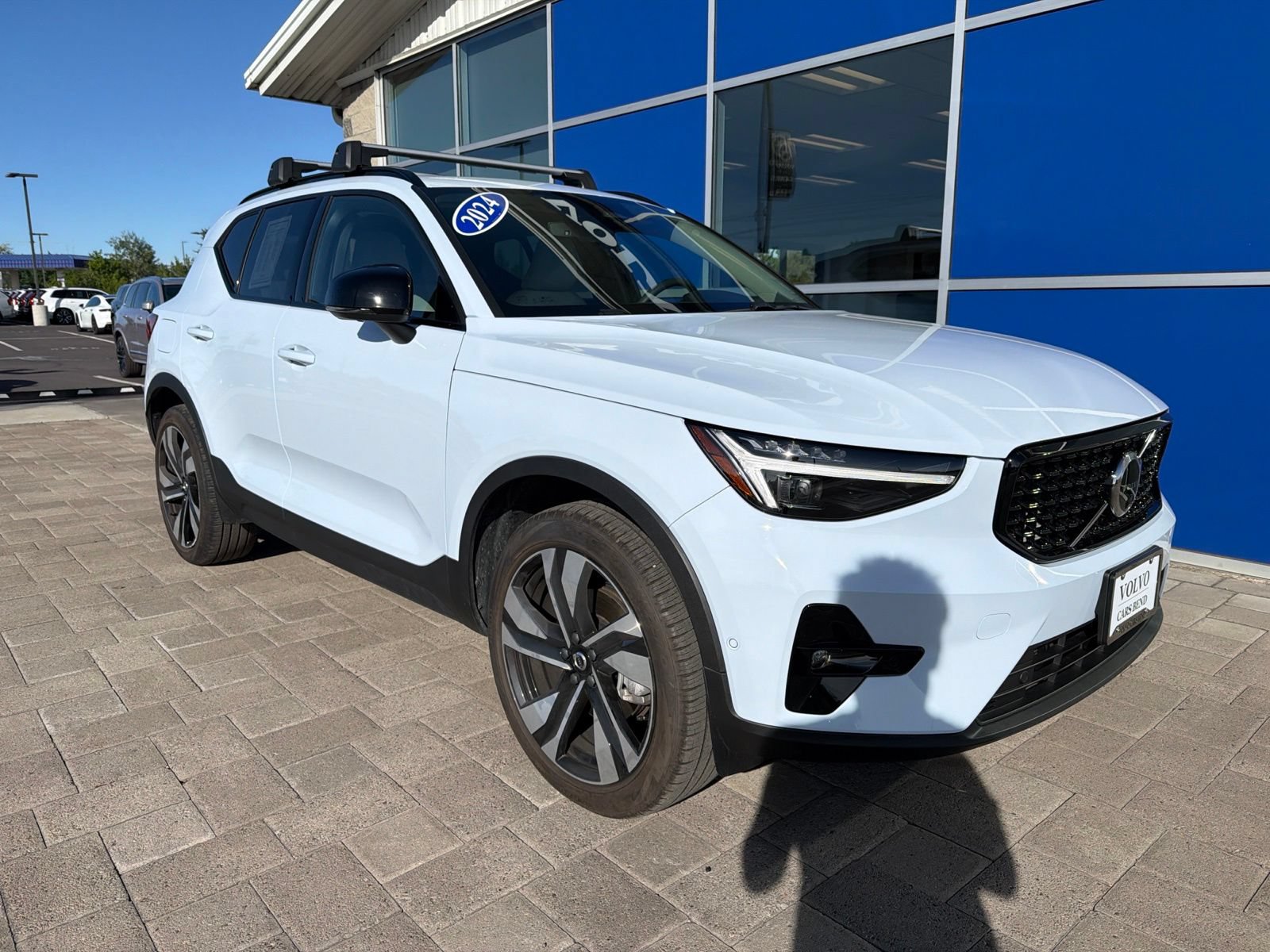 Certified 2024 Volvo XC40 B5 Plus w/ Protection Package Premier AWD/4WD image 2