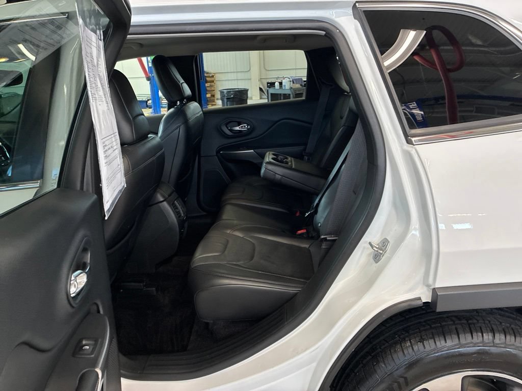 Used 2019 Jeep Cherokee Limited AWD/4WD image 17
