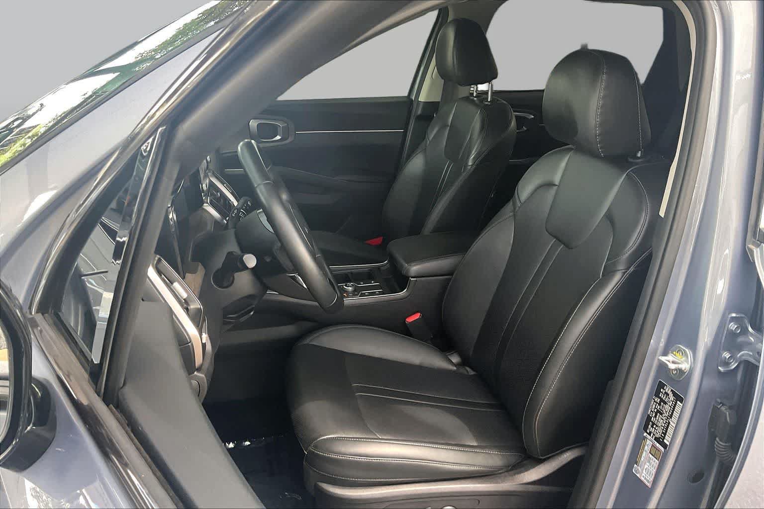 Used 2022 Kia Sorento S w/ Panoramic Sunroof Package AWD/4WD image 8