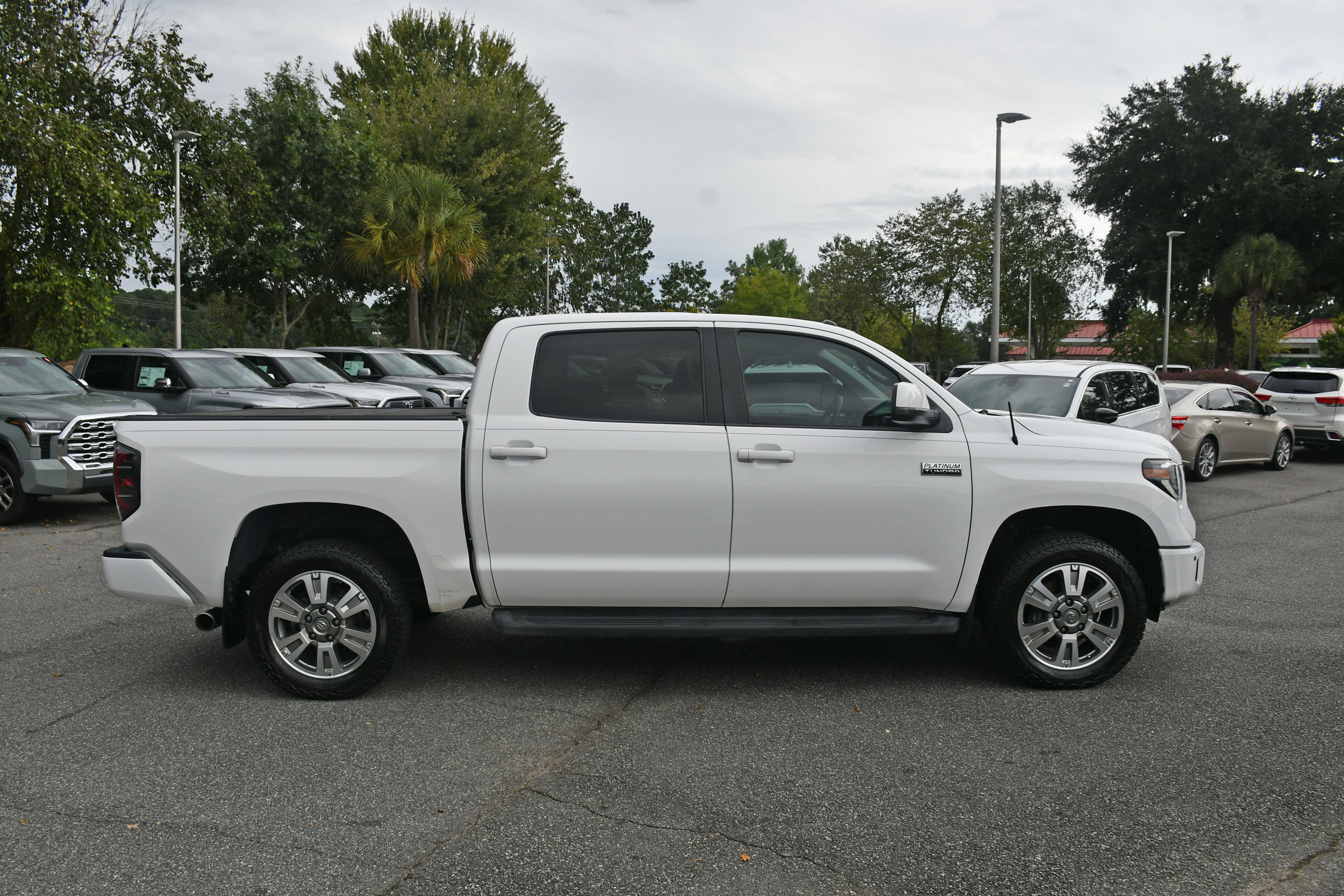 Used 2017 Toyota Tundra Platinum AWD/4WD image 5