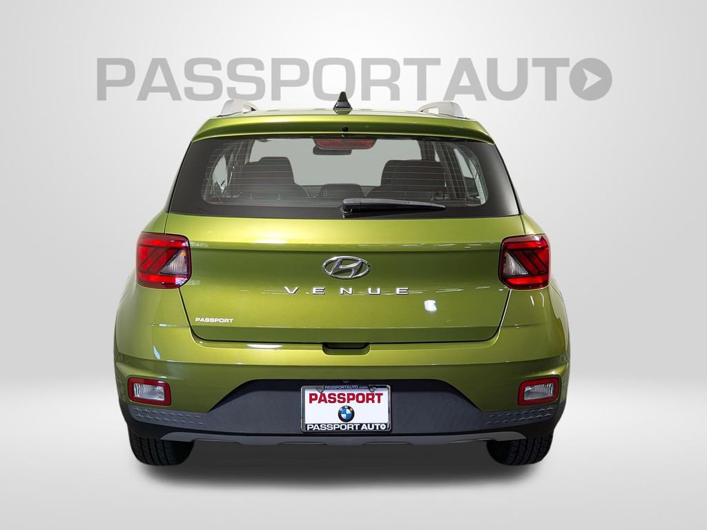 Used 2022 Hyundai Venue SEL w/ Cargo Package FWD image 2